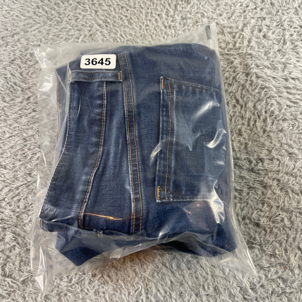 LLBean Classic Fit Women Jeans Size 10 Petite Blue Denim Straight Leg - Picture 8 of 8